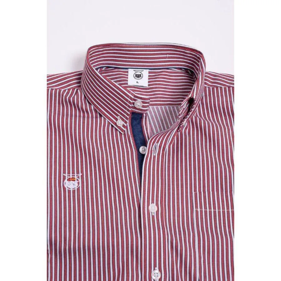 Camisa hombre rayas rubís con bolsillo y carcasa en azul marino. Fabricado en tejido de algodón 100%, cuello abotonado, fibras naturales