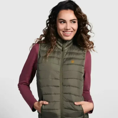 vistiendo Chaleco Polar de Mujer con cremallera Bordado Modelo femenina (1)